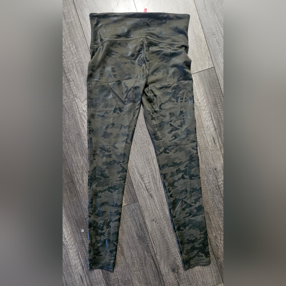 SPANX Camo Greeb Black Leggings